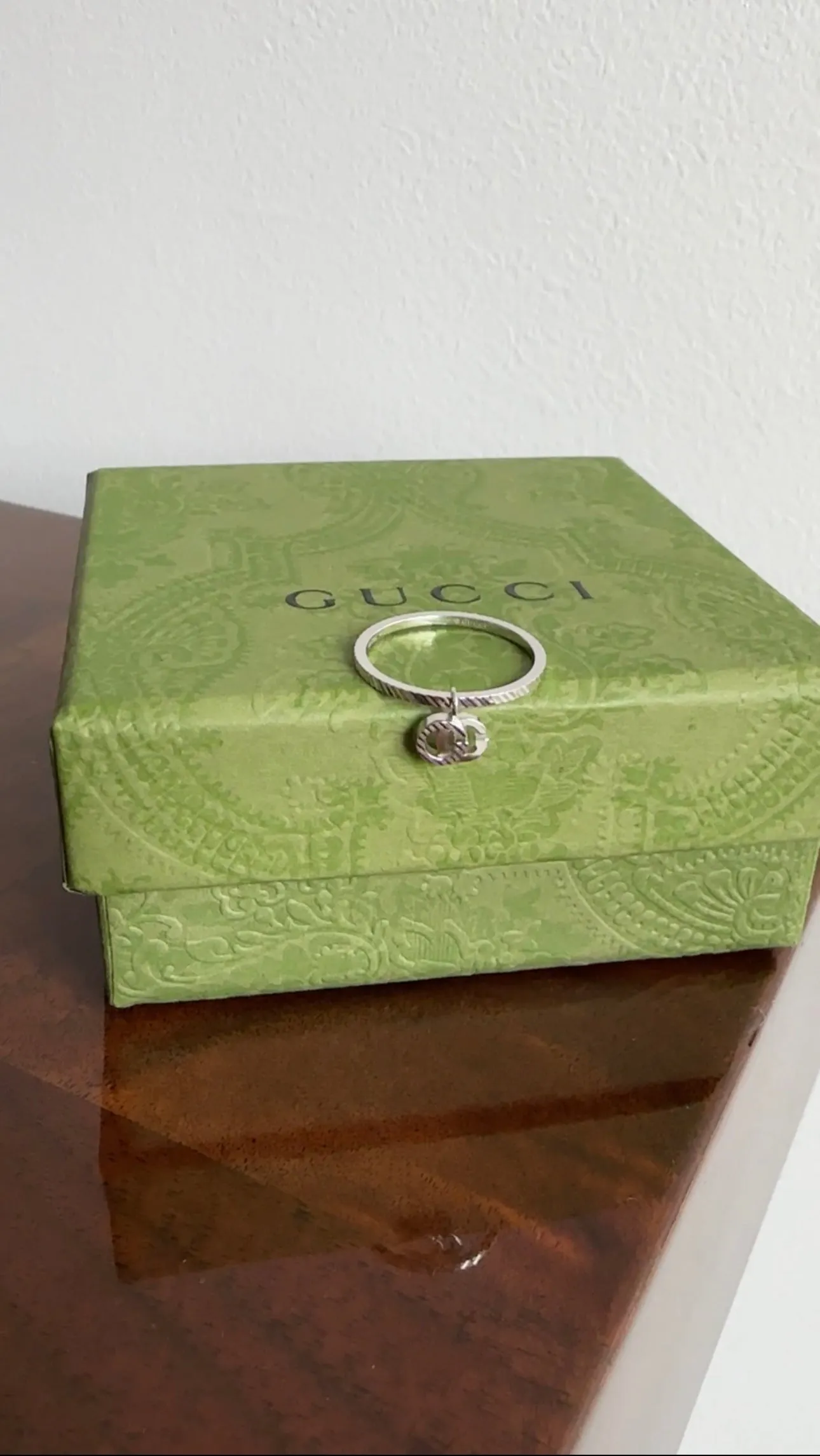 Gucci 18K White Gold Running GG Charm Ring - 6.5